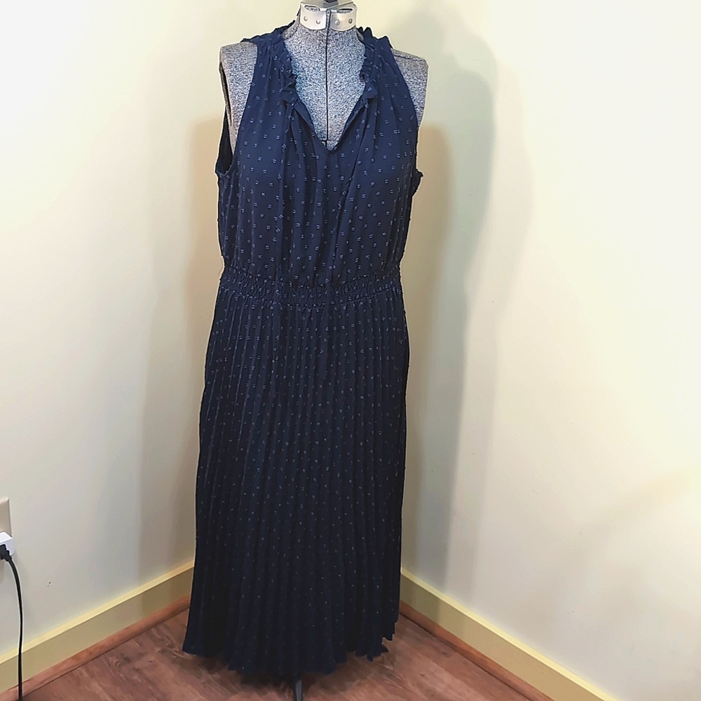 Women's sleeveless pleated skirt dress